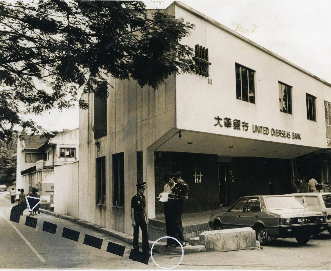 陈松汉（洋名彼得，Chin Sheong Hon）1981年11月6日早与同谋持枪在汤申路上段一带的大华银行分行外，抢走一名女子身上9万余新元的现金与支票，还朝女子背部开枪，导致女子肚子中枪伤。劫匪把伤者射倒在地（白圈内）后，跑向银行后面小巷（黑色虚线所指）乘电单车逃之夭夭。（南洋商报）