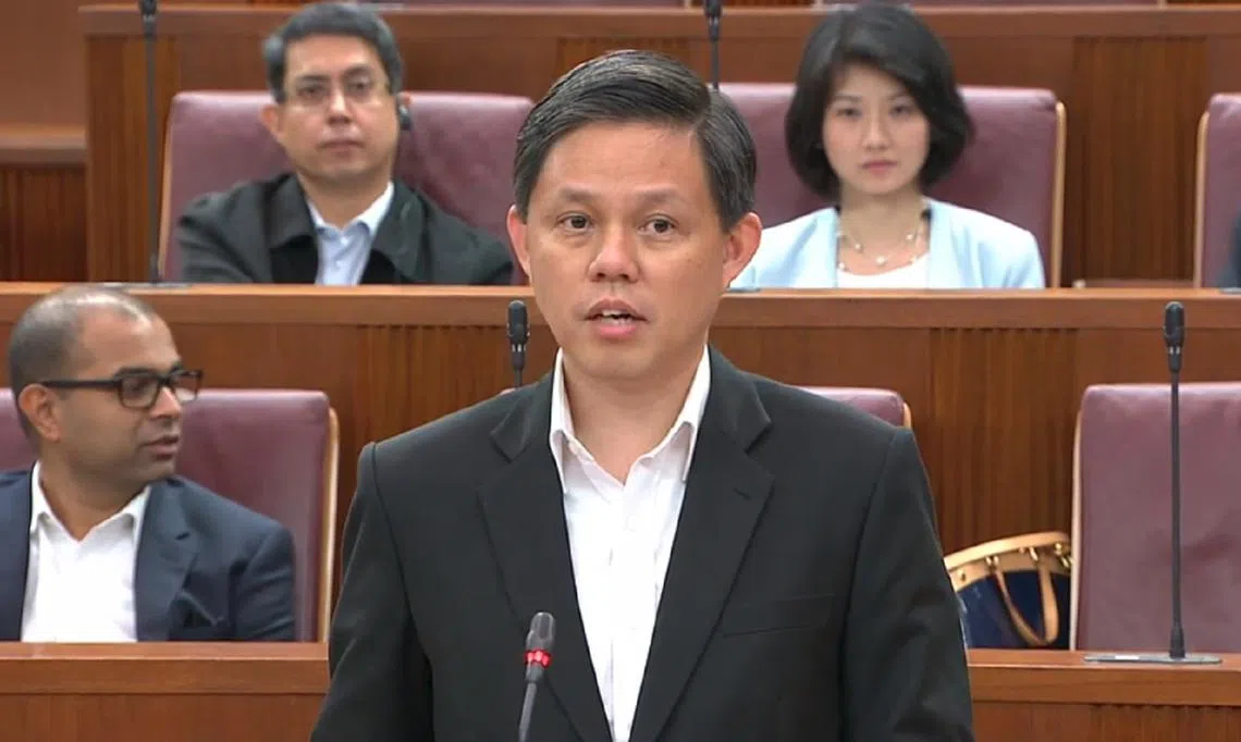 贸工部长陈振声在长达33分钟的发言近尾声时，突然告诉国会议长，想对工人党党魁刘程强先生致以谢意并记录在案。（视频截图）