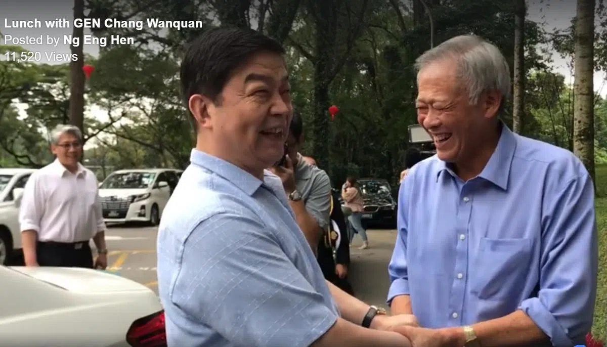  再牵最后一次手。（黄永宏面簿视频截图） 