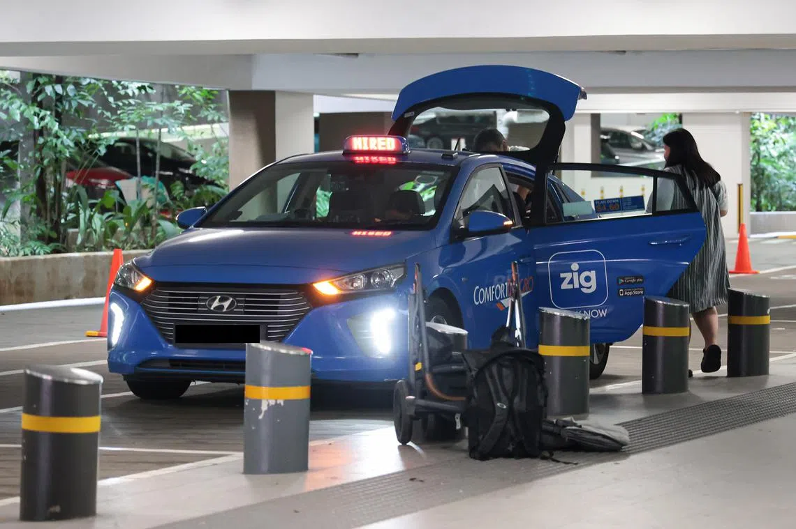 截至2024年11月底，新加坡有2万6300名德士司机，少过私召车司机（3万零600人）。（联合早报）