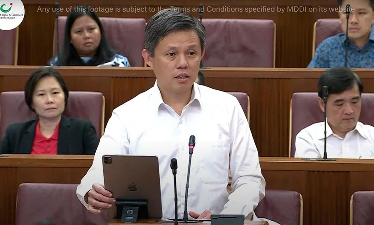 主管公共服务的教育部长陈振声。（国会直播视频截图）