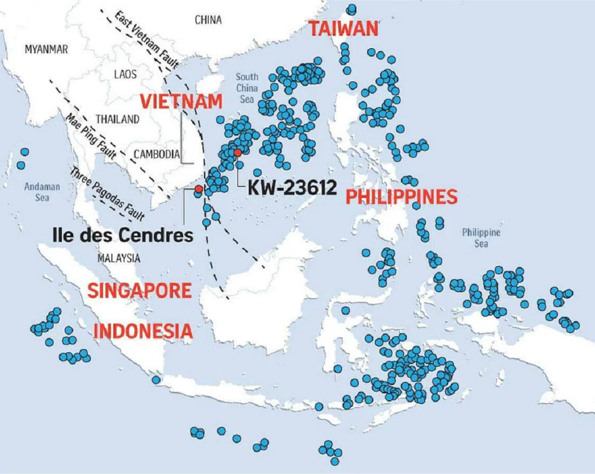 蓝色点为466座海底山和火山岛。（海峡时报）