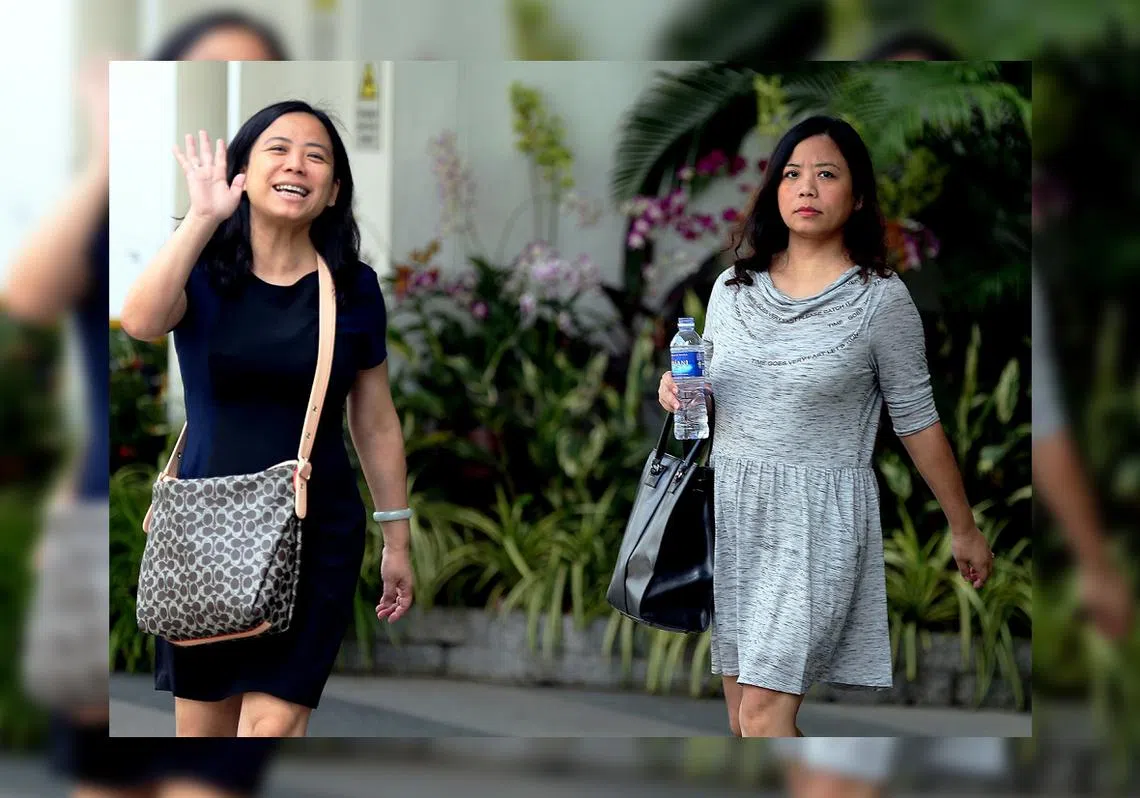 孪生姐妹唐蕾（妹妹，右）和唐蓓（姐姐，左）。（海峡时报）