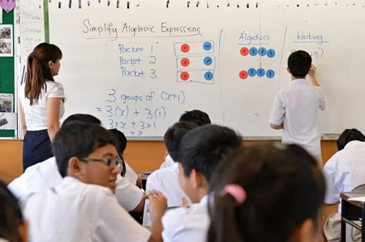 西方国家认为新加坡的教学方法扎实，学习氛围严谨，如今也更注重创意和自学能力。（海峡时报）