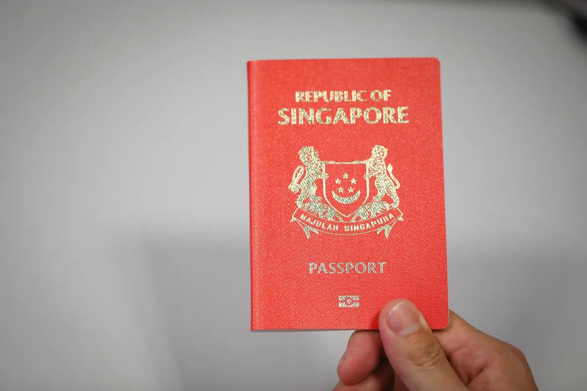  马国网友的新加坡友人护照没有任何入境章或入境记录。（海峡时报示意图） 