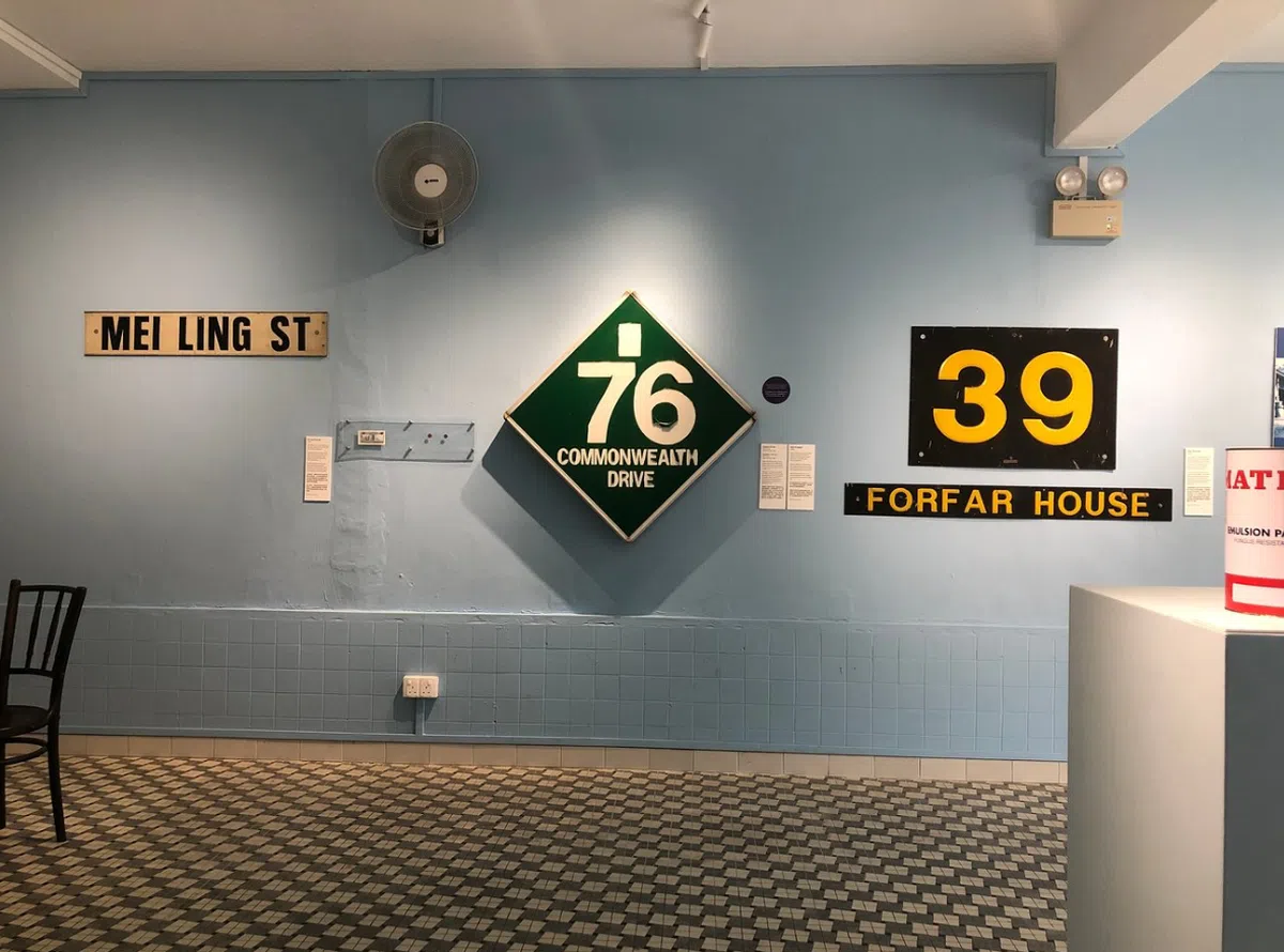  相信女皇镇的老居民都对这些标牌板不陌生。（互联网） 