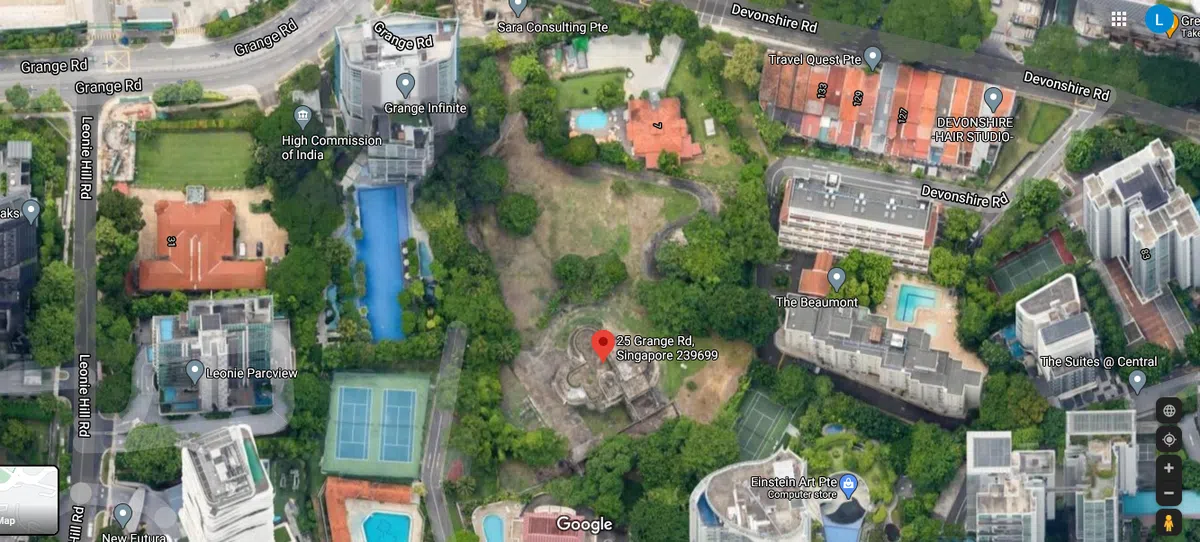  这间老建筑旁边都是“新朋友”，虽然很靠近繁华的乌节路，却因为体积庞大、历史悠久而显得与世隔绝。（谷歌地图截图） 