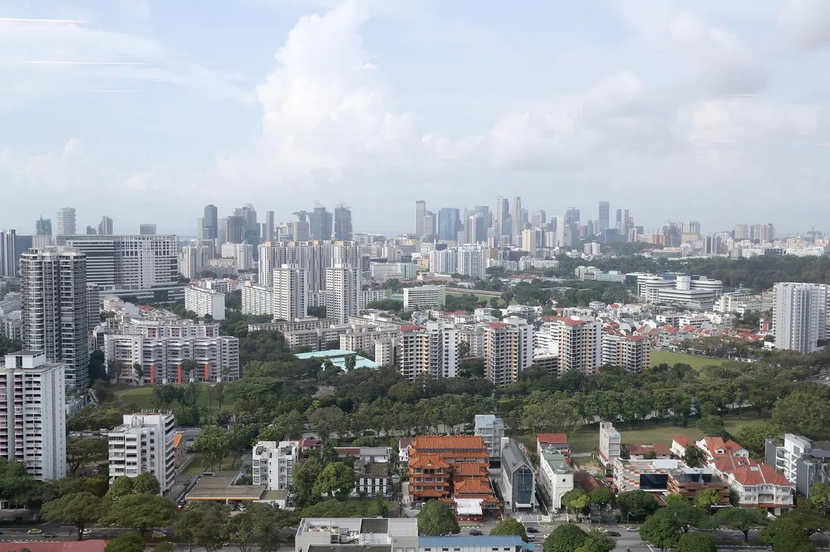  在新加坡从事地产开发业务，有一定的风险。（联合早报） 