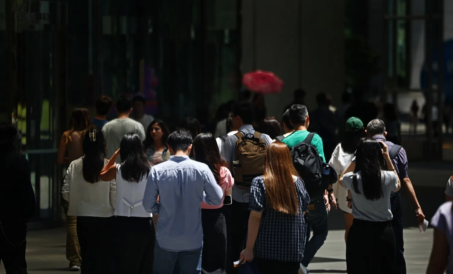 有六成新加坡人对现有工作缺乏安全感。