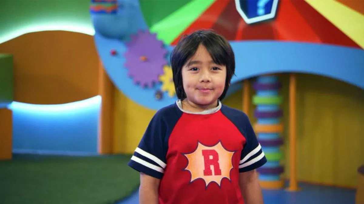  小网红莱恩通过Youtube平台的收入相当惊人。（互联网） 