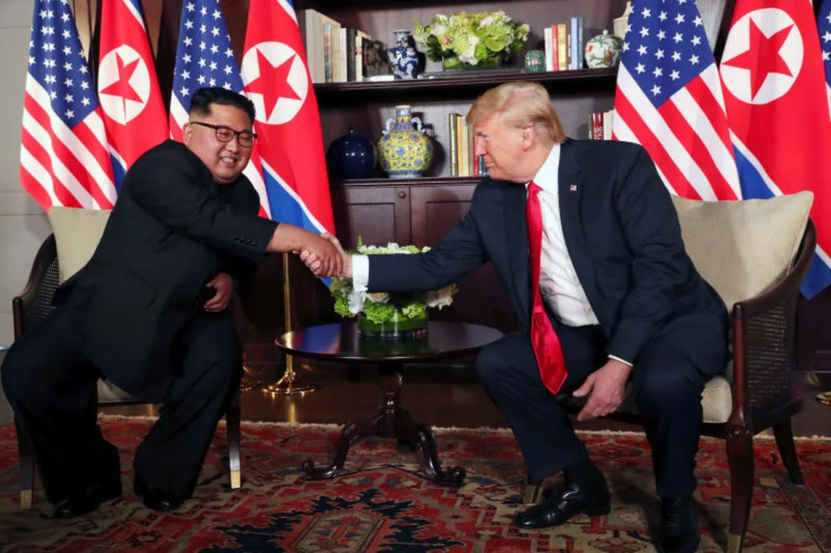  特朗普和金正恩举行“四眼会谈”。（路透社） 