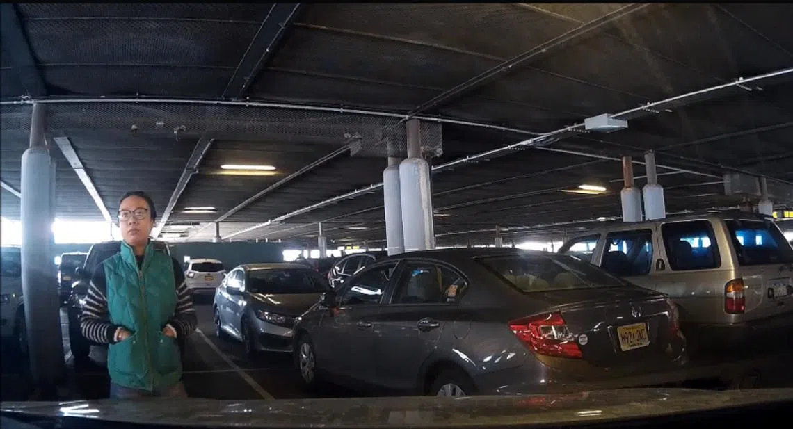 拒绝放弃“主权”的绿衣女子。（面簿视频截图）