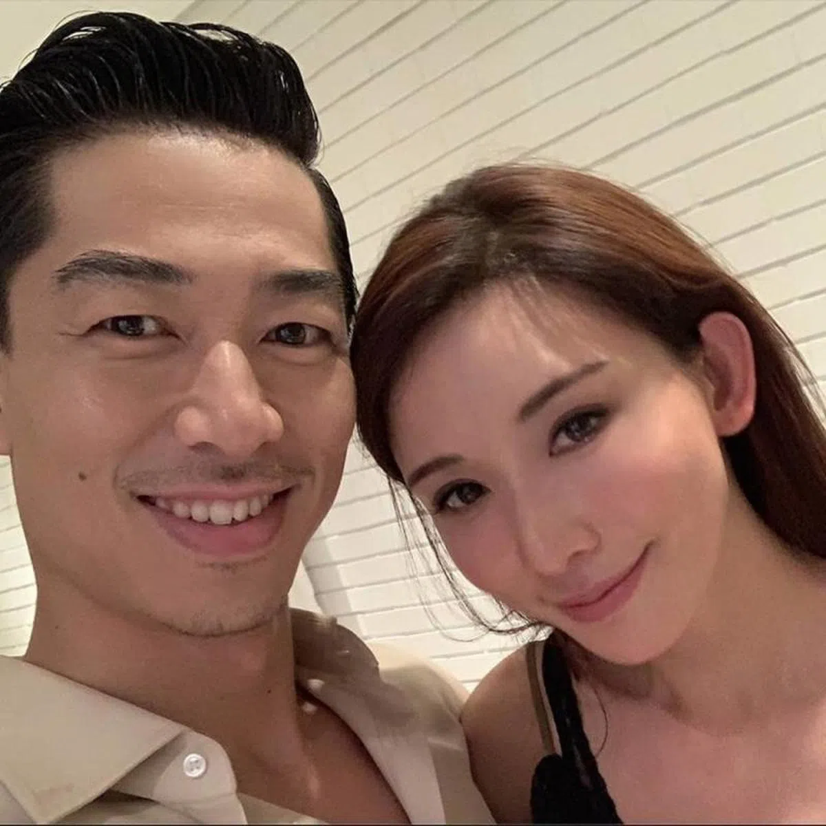  兜兜转转一大圈，比她小7岁的AKIRA才是志玲姐姐的归宿。（互联网） 