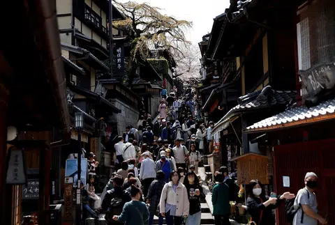 去年有近70万新加坡人前往日本旅游。（路透社）