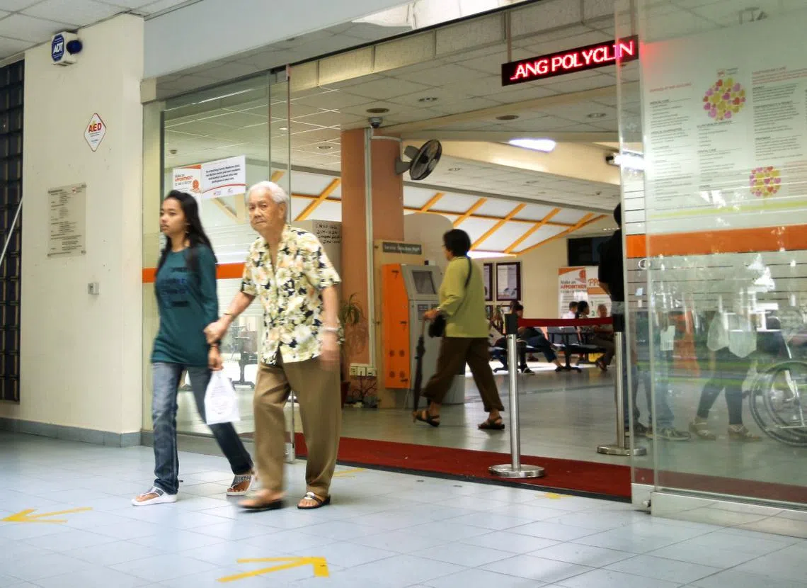 年迈父母多数都需依赖子女照顾。（联合早报）