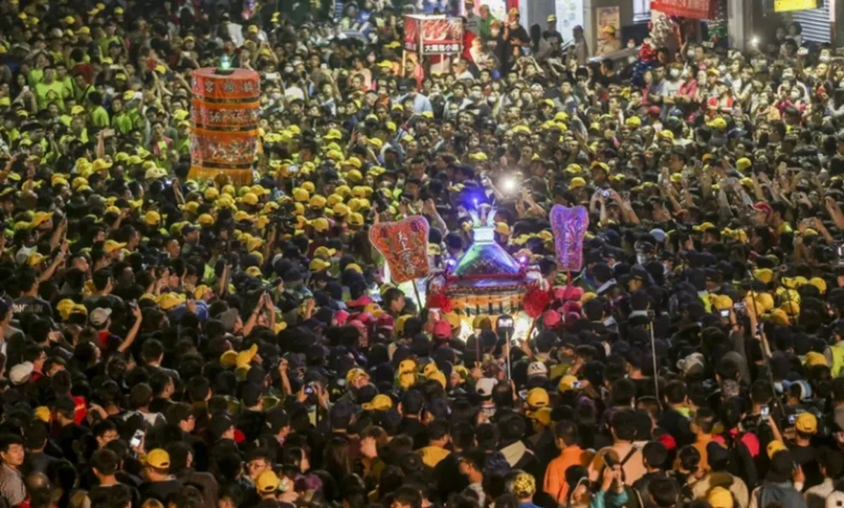  台湾妈祖绕境人头攒动的盛况。（联合新闻网） 