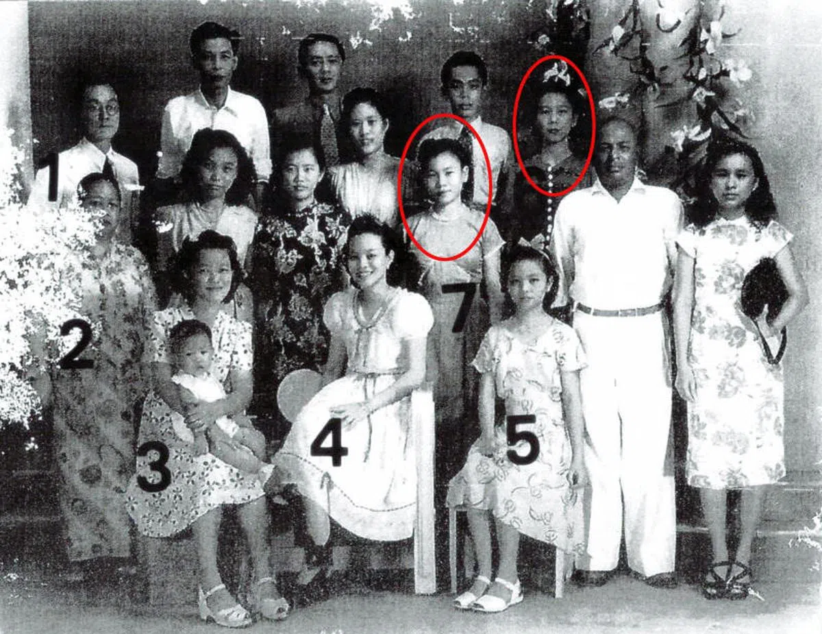  年轻时的陈莲喜（右边红圈者）和陈如碧（左边红圈者）。（联合晚报） 