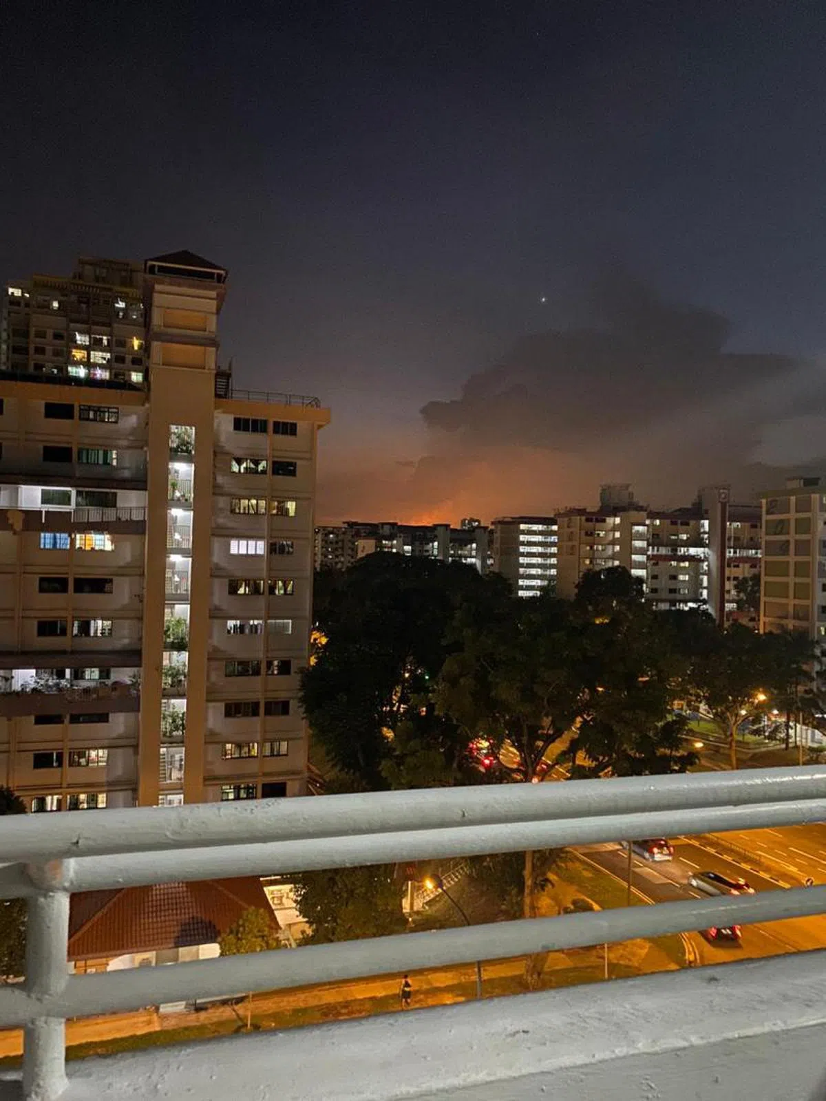  不说照片摄于晚上9点，还以为这是早上的日出。（Winky Liew 摄） 