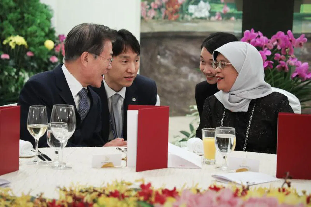  哈莉玛总统7月12日于总统府设国宴款待文在寅及随行访问团。（联合早报） 