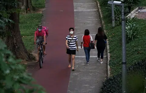 行人与脚踏车骑士皆可使用的共用走道。（海峡时报）
