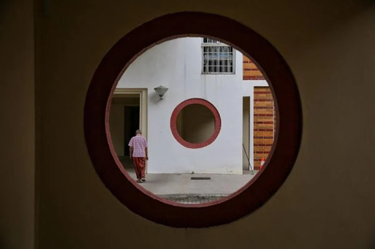  组屋底层的舷窗设计为其增添一抹海洋风情。（海峡时报） 