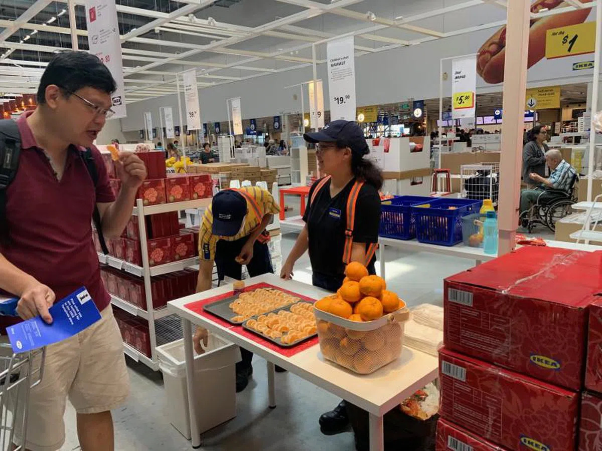  位于淡滨尼的宜家今年也加入卖年柑大战。（联合晚报） 