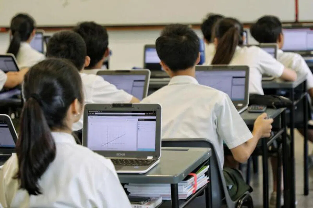 新加坡式的扶贫，重点在于提升教育和技能。（联合早报）