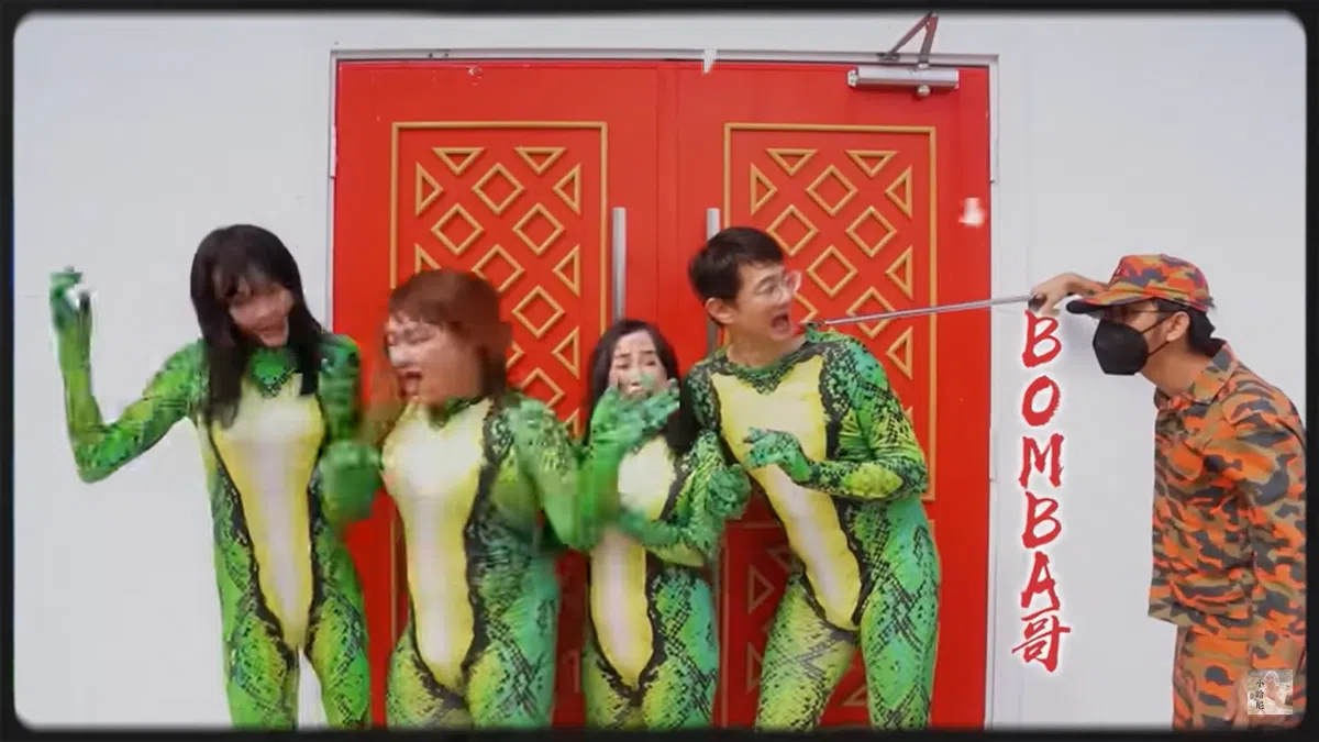 2025 新年歌【魅力四射•蛇蛇蛇蛇】马国贺年歌《魅力四射•蛇蛇蛇蛇》MV截图。（小哈尼Youtube）