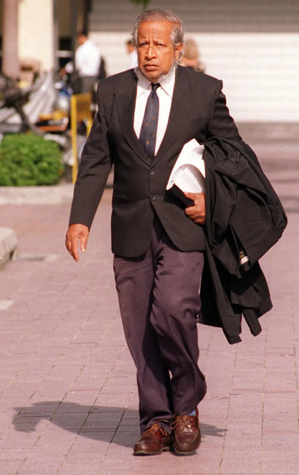  1981年10月31日，安顺区补选投票结果公布：时任工人党秘书长的惹耶勒南获胜，成为1966年以来国会第一位反对党议员。1984年12月22日举行的第6届新加坡国会大选，惹耶勒南在安顺区再度当选。后来，他官司缠身而破产，其中包括被已故建国总理李光耀告诽谤，最后退出工人党。2008年惹耶勒南创立革新党，并任秘书长，同年9月30日因心脏衰歇经急救无效而死亡，享年82岁。（海峡时报） 