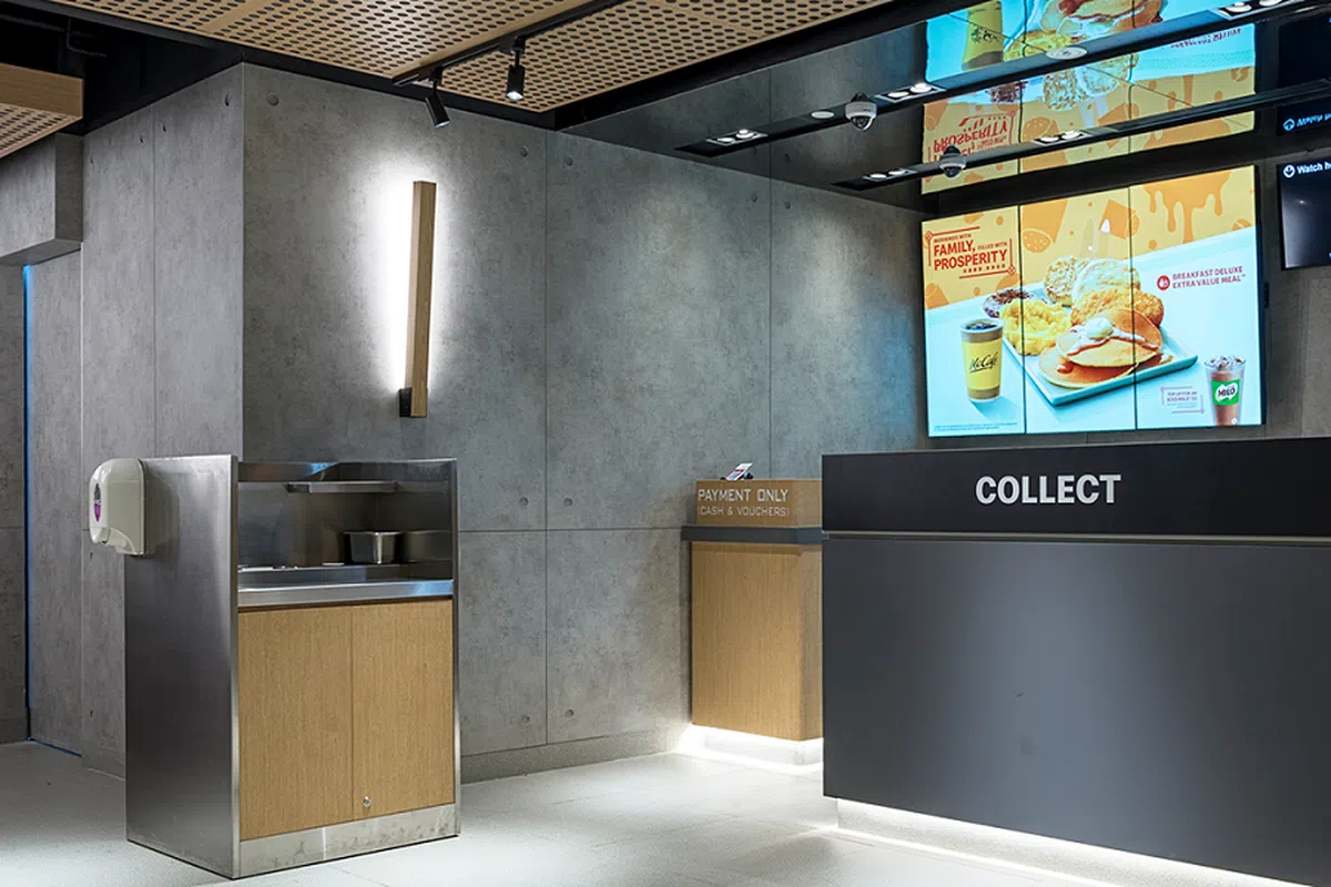 不少网民猜测，麦当劳提供送餐到桌服务的一个原因，是避免在取餐区造成拥堵。（取自麦当劳脸书）