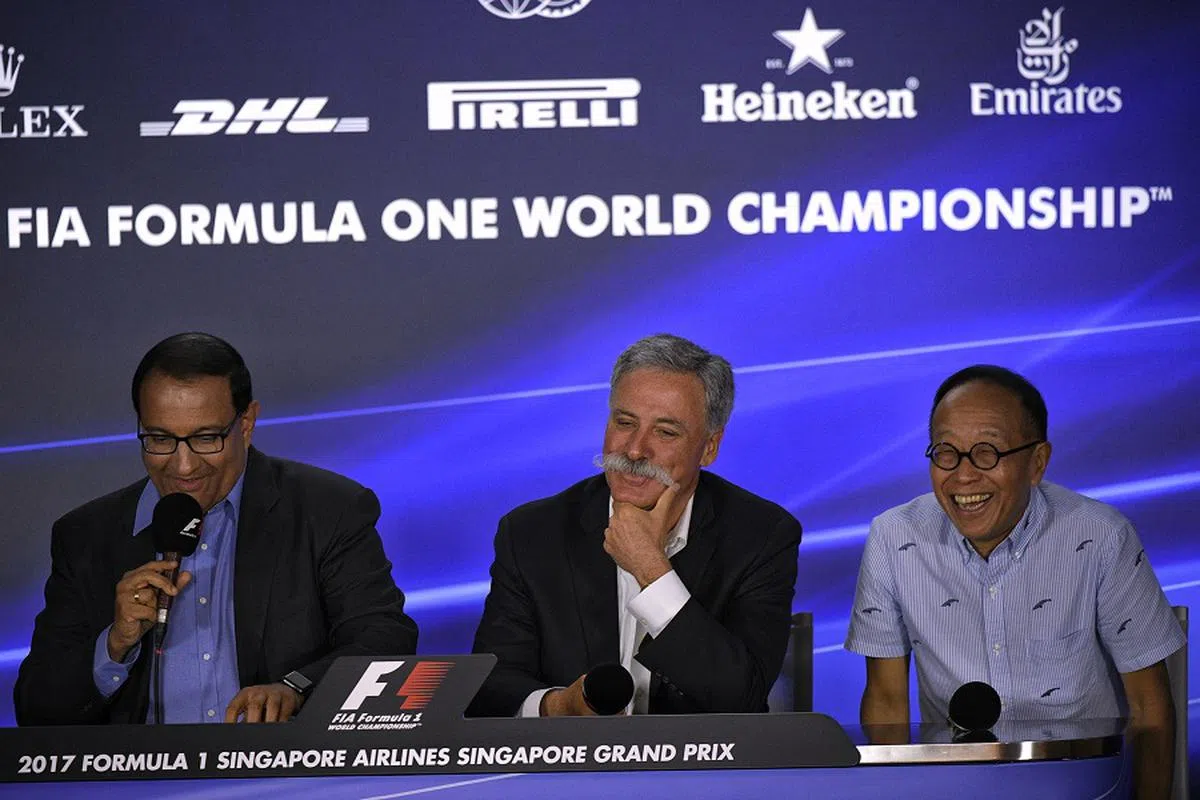 易华仁（左）和王明星（右）在2017年出席一级方程式新加坡大奖赛记者会。（海峡时报档案照）