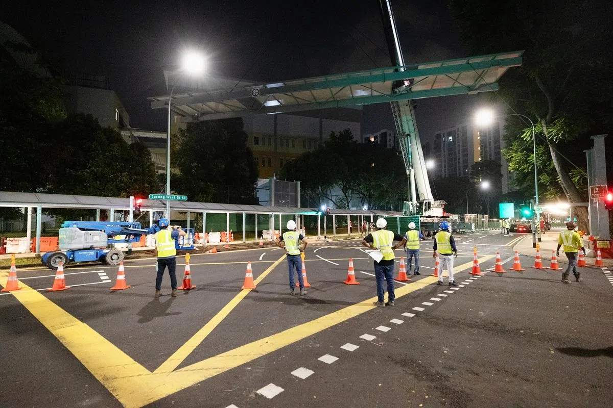 交通网络升级等基建工程增加，使土木工程与建筑工人的需求随之上升。