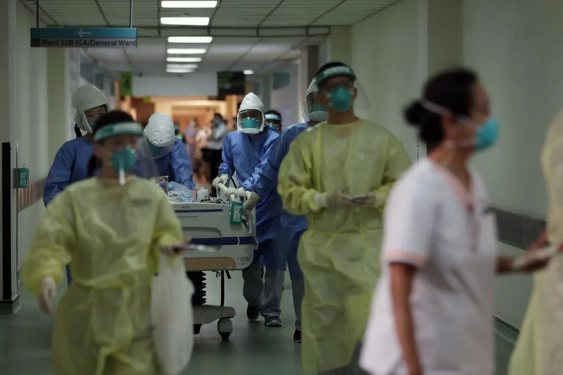 本地确诊病例不断攀高，治疗冠病19的费用是否也高得吓人？（海峡时报）