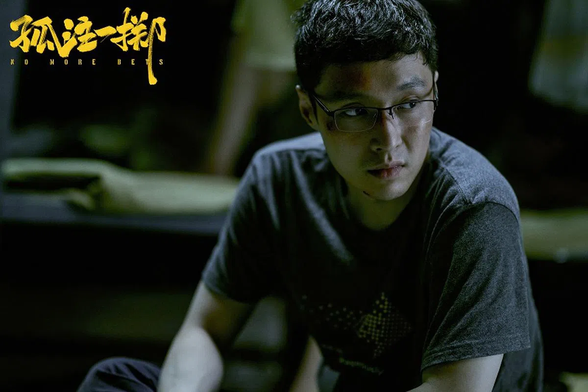 中国男星张艺兴在电影《孤注一掷》中饰演一名电脑程序员。（嘉华戏院提供）