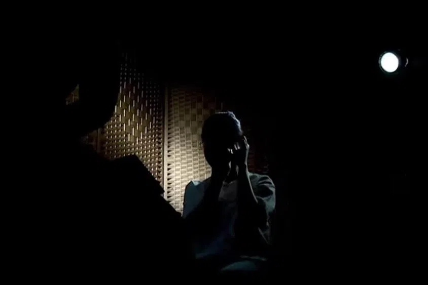 Mary在拒绝提供非法性服务后，被雇主克扣60%的薪水。