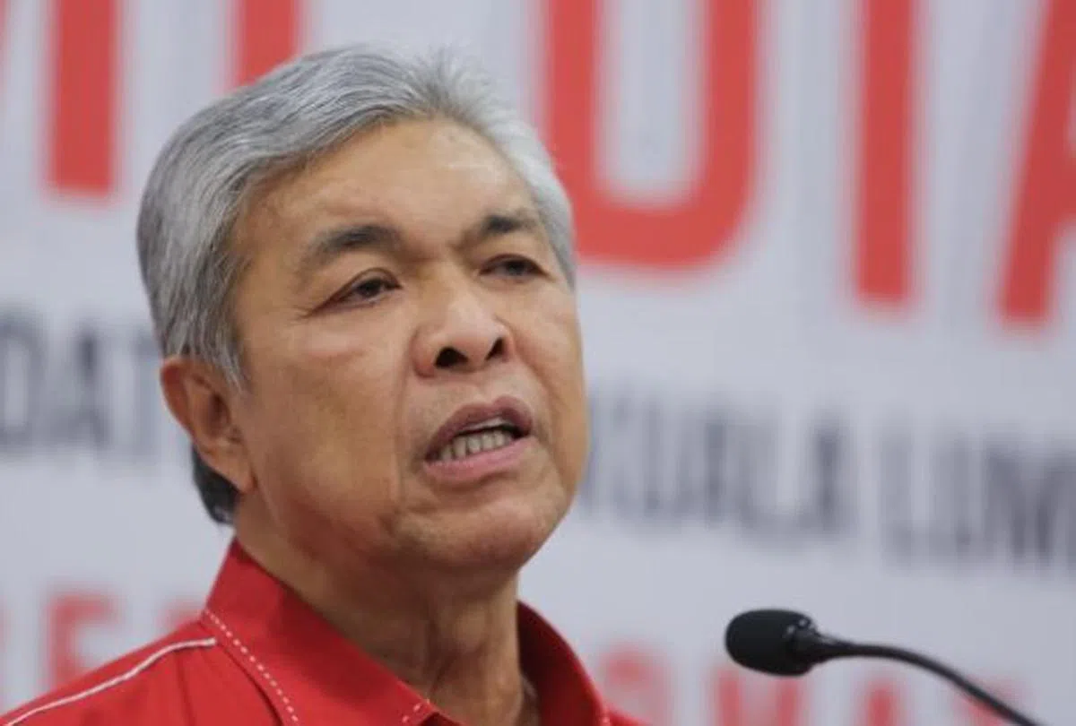  巫统主席阿末扎希主持巫统最高理事会会议后，召开线上记者会公开数落慕尤丁“七宗罪”。（星报） 