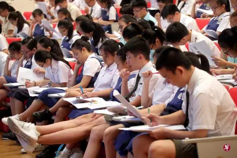PISA调查发现，新加坡学生害怕失败，超过七成学生在面对失败时，不仅担心他人眼光、怀疑自己的才能，甚至会质疑自己对未来的规划。（联合早报档案照）