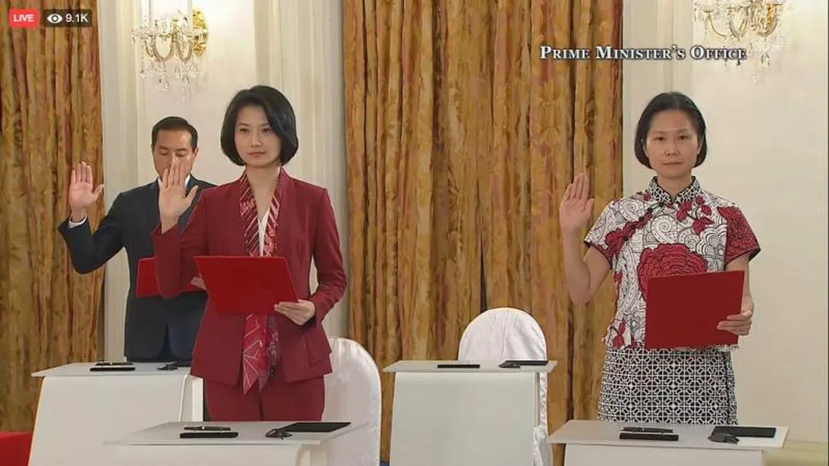  左起：总理公署兼国家发展部政务部长陈杰豪、教育部兼社会及家庭发展部政务部长孙雪玲、教育部兼人力部政务部长颜晓芳。（视频截图） 