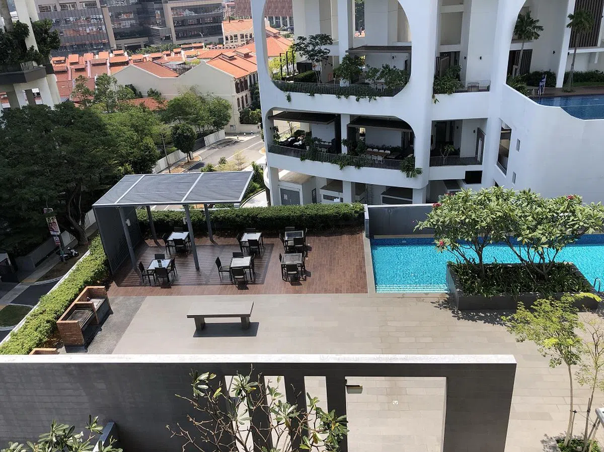 公寓的附加设施虽然豪华丰富，但住户必须为此支付高昂的管理费。（海峡时报）