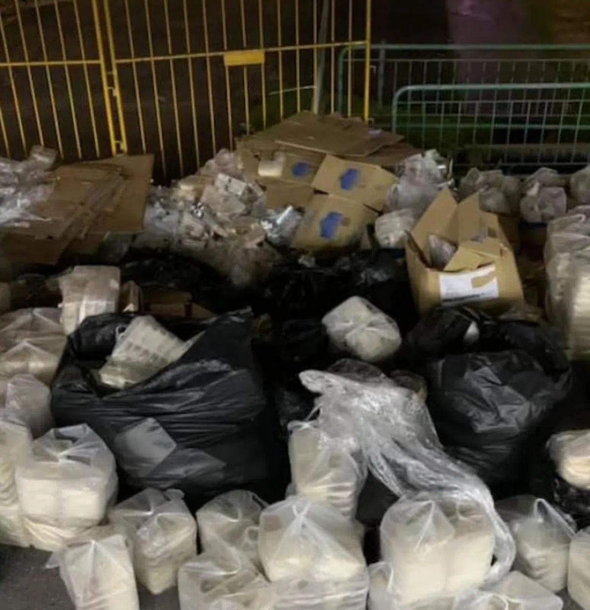  今年渣打新加坡马拉松赛事留下500多份便当遭人丢弃也引发争议，主办方被批浪费食物。（取自面簿） 