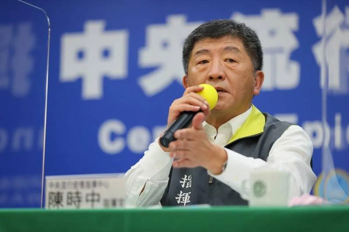  台湾卫生福利部部长陈时中宣布当地进入第二级疫情警戒。（自由时报） 