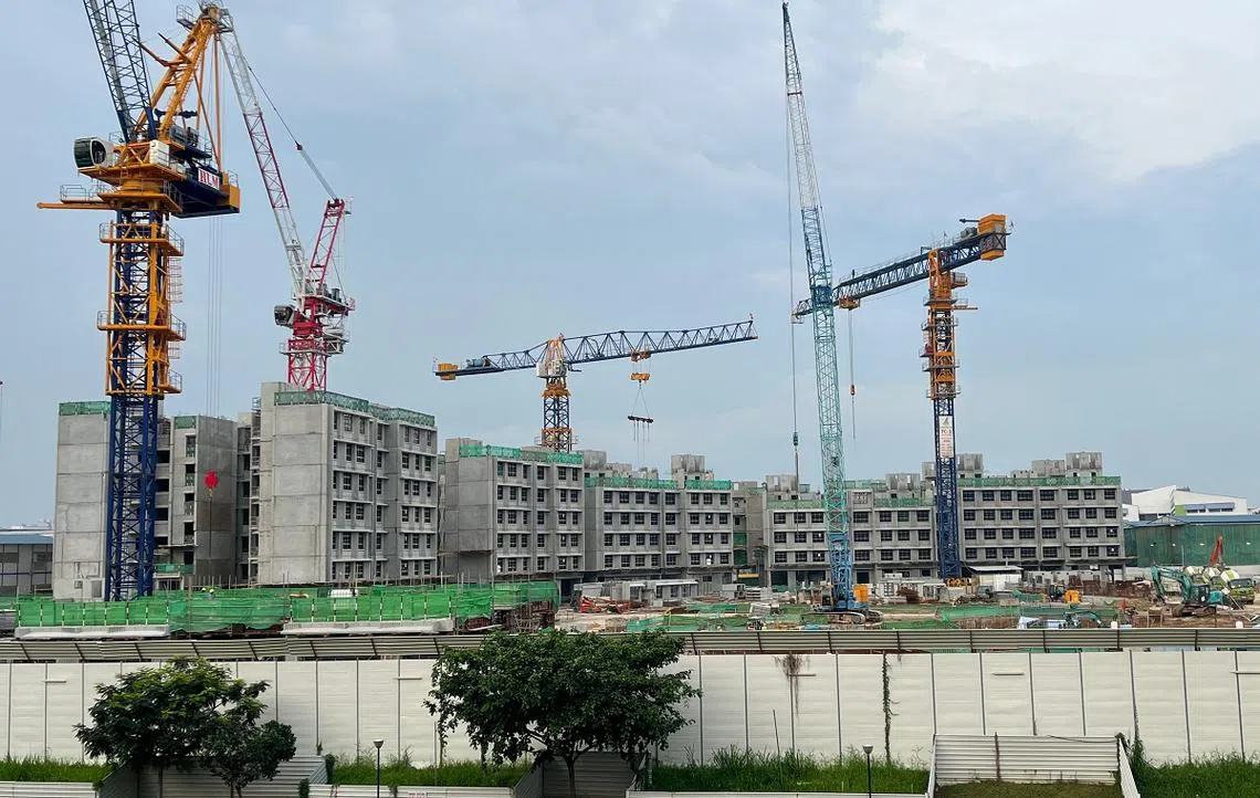 勿洛水池路一带正在兴建政府组屋。（海峡时报）