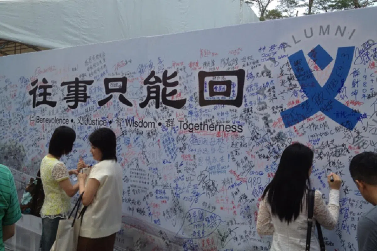  2014年3月29日，超过2300多人出席别具一格的“往事只能回义”演唱会，从筹办单位、表演者、邀约出席的嘉宾、现场义务工作者以及买票进场的观众，皆与华义中学有着密切的关系及渊源，包括离开校门已经三、四十年的前校长、教师、校友，以及在籍的师生。大家秉持着一个信念，回到已经拆除的玛格烈通道旧校舍旁仅存的运动场。大家欢聚一堂话当年，校友们还在签名榜留下密密麻麻的签字。（联合早报） 