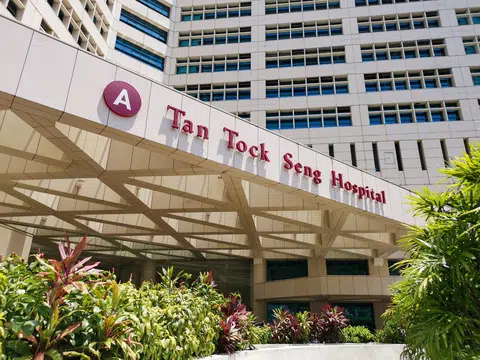 今天有八起社区病例和陈笃生医院有关。（联合早报）