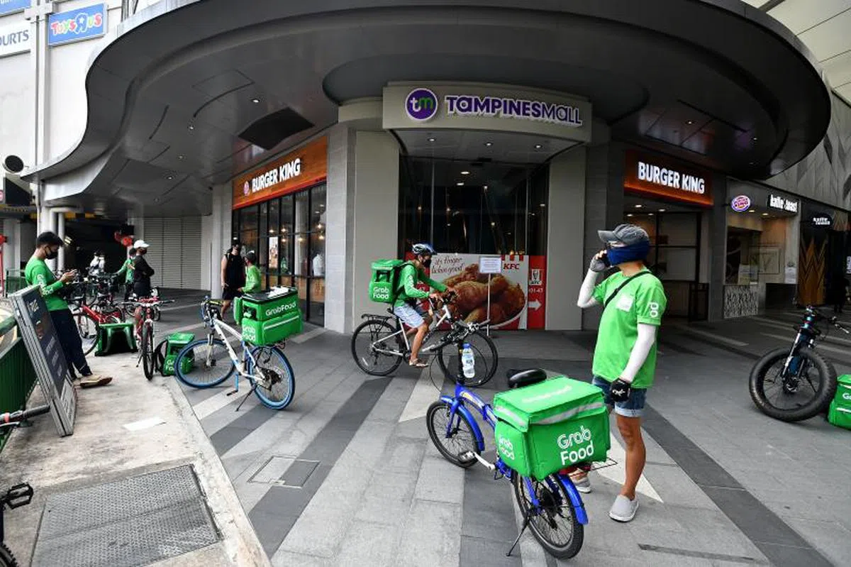  包括Grabfood在内的送餐平台被指佣金收费过高。（海峡时报） 