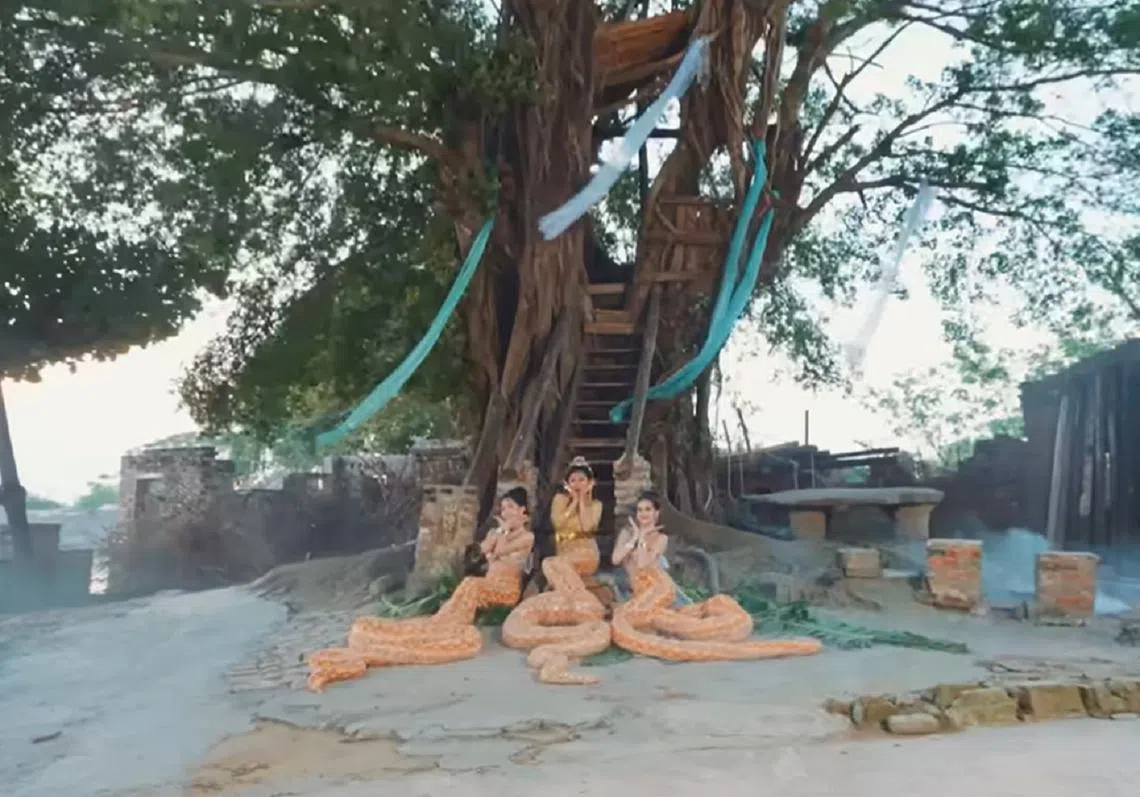 黄明志蛇年贺岁歌《蛇出来了》MV截图。（Namewee Youtube）