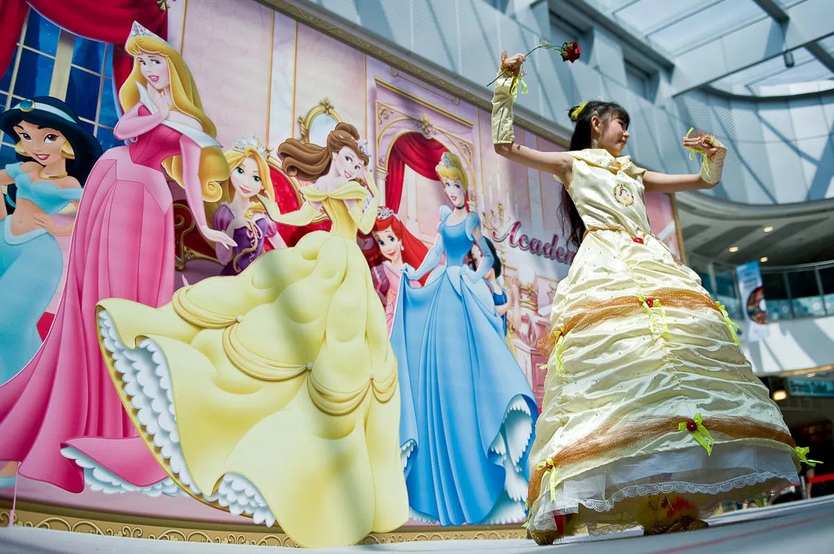  “Disney Princess Academy and Pageant” 活动现场。（互联网） 