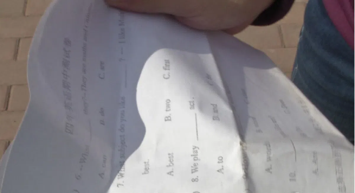  四年级英语期中测试试卷。（视频截图） 