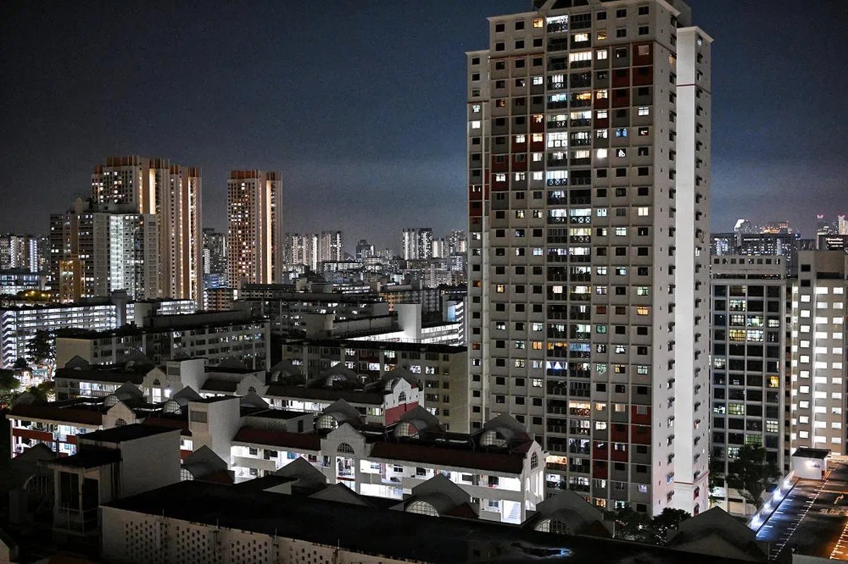 今年第二季的住家电费是每千瓦小时27.43分，低于第一季的28.95分。（海峡时报）