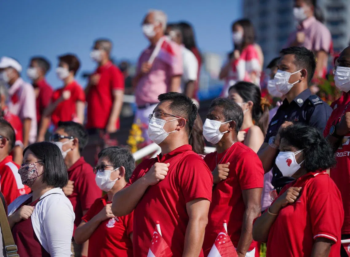 2021年新加坡国庆检阅礼于8月9日在海湾浮动舞台举行，庆祝国家独立56周年。（联合早报）